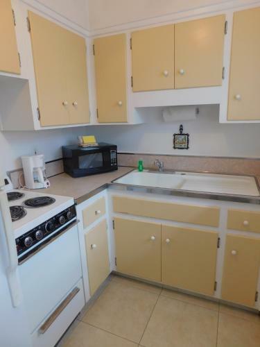 Apartamento The Grove Beach Condominiums