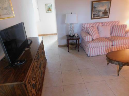 Apartamento The Grove Beach Condominiums