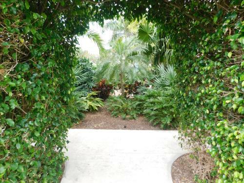 Apartamento The Grove Beach Condominiums