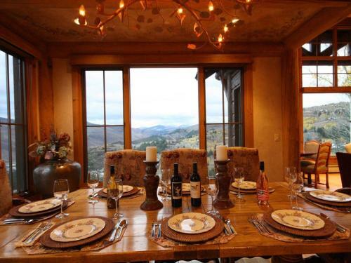 Family Getaway House #1