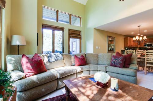 Pinecone Lodge In Arrowhead