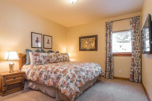 1054 Gold Dust Dr Edwards Home