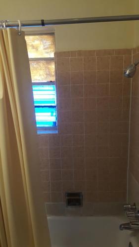 Beverly Crest Motor Inn