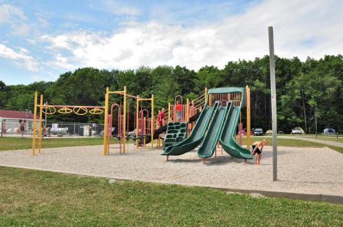 Plymouth Rock Camping Resort Deluxe Cabin 19