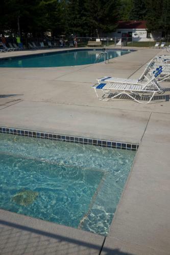 Plymouth Rock Camping Resort Deluxe Cabin 14