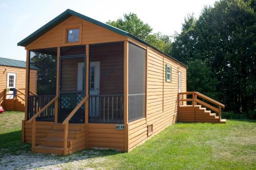 Plymouth Rock Camping Resort Deluxe Cabin 12