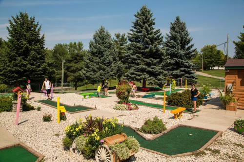 Plymouth Rock Camping Resort Deluxe Cabin 17
