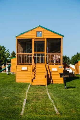 Plymouth Rock Camping Resort Deluxe Cabin 17