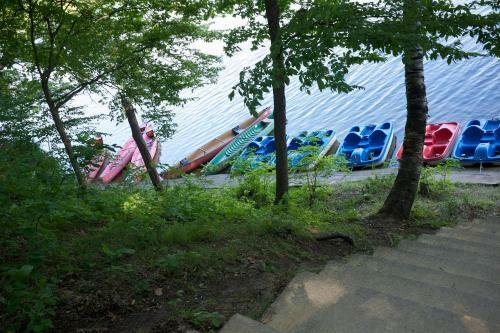 Plymouth Rock Camping Resort Deluxe Cabin 16