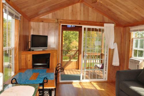 Plymouth Rock Camping Resort Deluxe Cabin 16