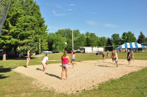 Plymouth Rock Camping Resort Deluxe Cabin 16