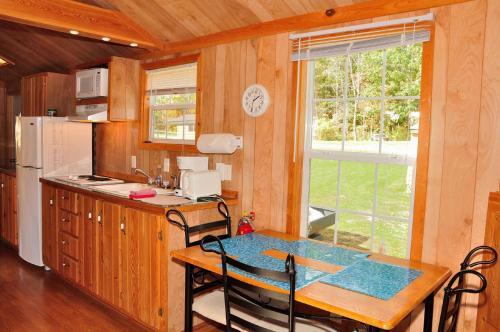 Plymouth Rock Camping Resort Deluxe Cabin 18