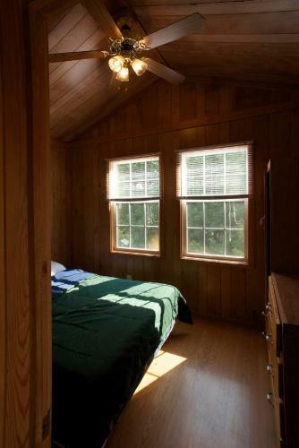 Plymouth Rock Camping Resort Deluxe Cabin 11