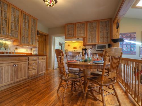 New! Edelweiss Mountain Haus -- E.v. Reg # 3386 Cottage