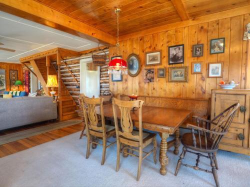 New! Edelweiss Mountain Haus -- E.v. Reg # 3386 Cottage