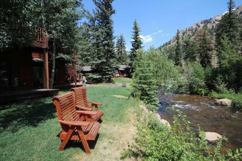 Hotel Boulder Brook On Fall River