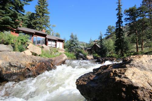 Hotel Boulder Brook On Fall River