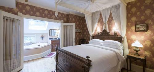 Posada Thorp House Inn & Cottages