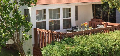 Posada Thorp House Inn & Cottages