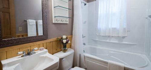 Posada Thorp House Inn & Cottages
