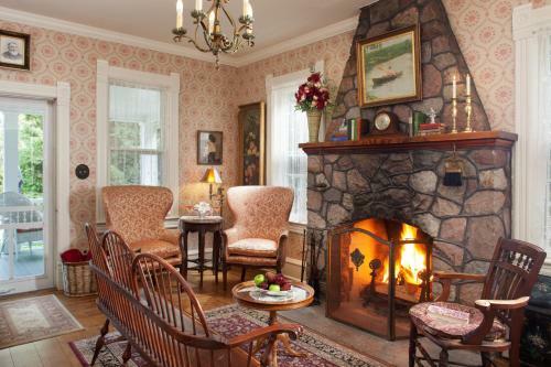 Posada Thorp House Inn & Cottages