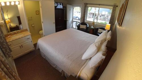 Hotel Cedar Court Inn