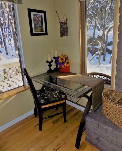 Location! Nature Lovers Getaway - Close To Historic Downtown