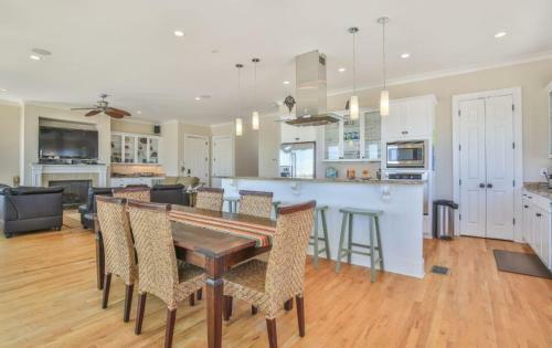 East Ashley Avenue 1709 - Paradise Weiss Home