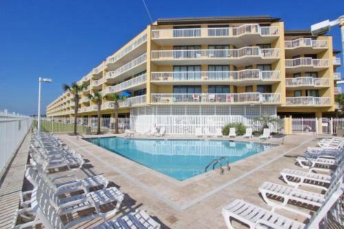 Apartamento Chas. Oceanfront 419 Condo