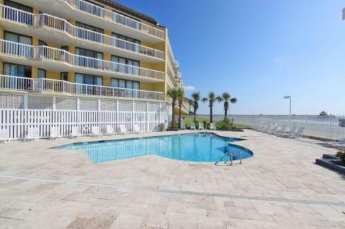 Apartamento Chas. Oceanfront 419 Condo