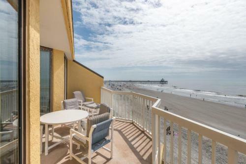 Apartamento Chas. Oceanfront 419 Condo