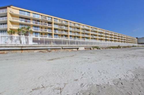 Apartamento Chas. Oceanfront 419 Condo