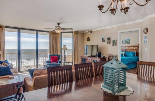 Apartamento Chas. Oceanfront 308 Condo