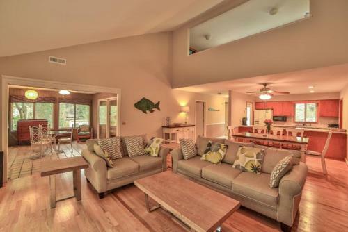 Easy Huron Avenue 0305 By The Sea Home