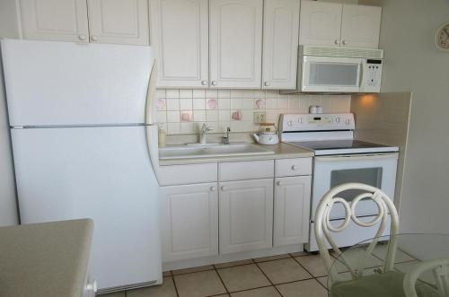 Estero Beach & Tennis #1108a Apartment