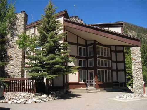 Cross Creek 203 (condo)