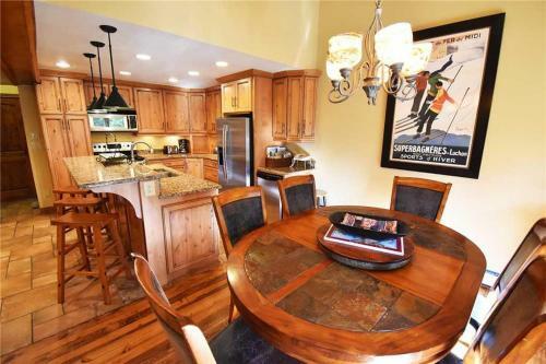 Cross Creek 203 (condo)