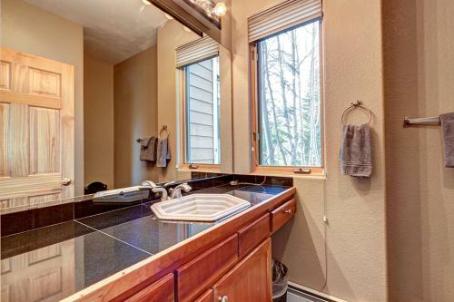 Western Lodge-style Home