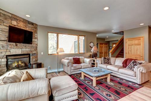 Western Lodge-style Home