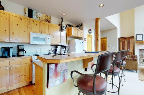 Water Dance Lakeside