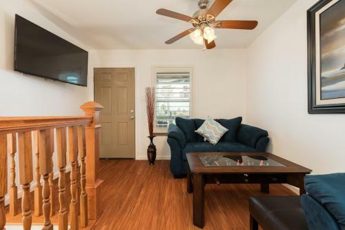 Cottage By The Pier - Sand Dollar