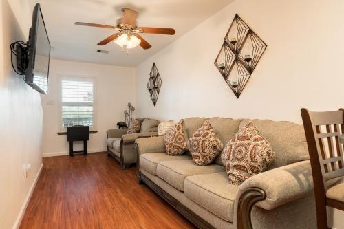 Cottage By The Pier - Sand Dollar