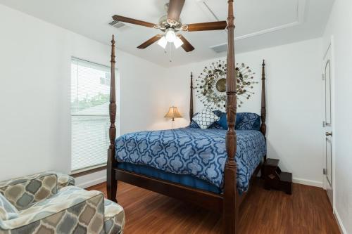 Cottage By The Pier - Sand Dollar
