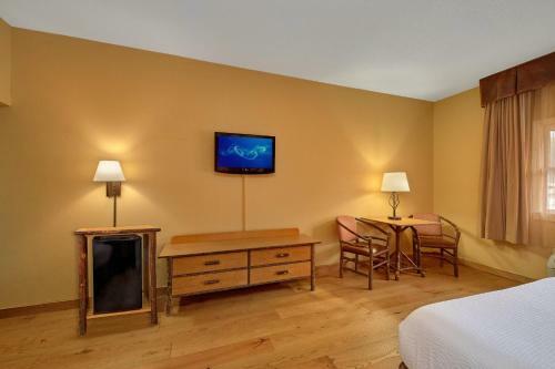 Hotel Bearskin Lodge On The River