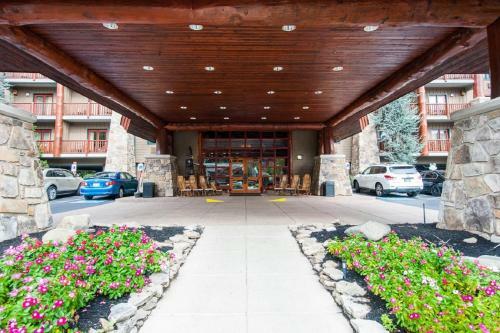 Hotel Bearskin Lodge On The River