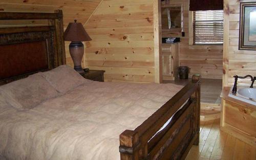 White Oak Lodge And Resort Three Bedroom Cabin #209