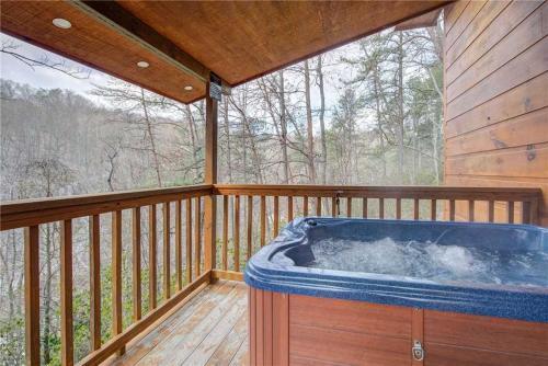 Bearadise, 1 Bedroom, Pool Table, Wifi, Hot Tub, Sleeps 2