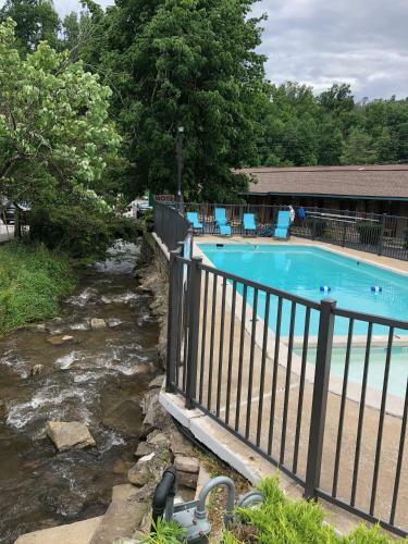 Marshall's Creek Rest Motel