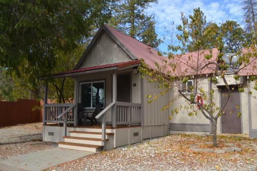 Buck Meadows Lodge