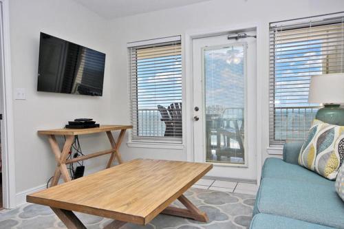Boardwalk 582 Apartment